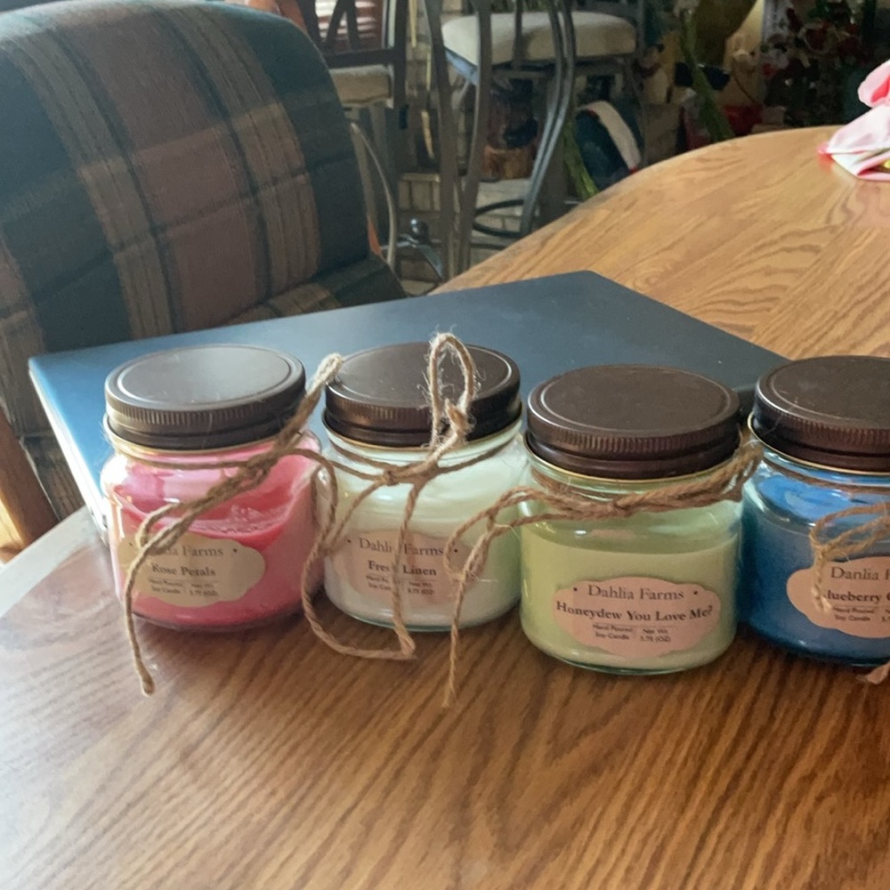Hand poured soy candle.  Various scents - Picture 4 of 4